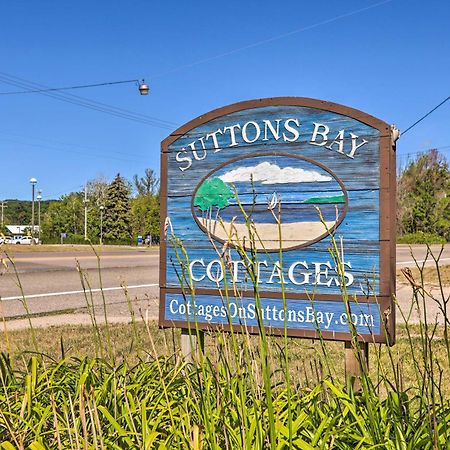 Quaint Studio With Shared Beach Walk To Suttons Bay Exterior photo