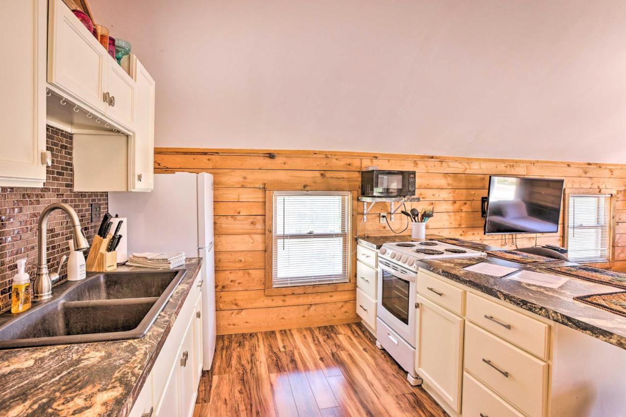 Quaint Studio With Shared Beach Walk To Suttons Bay Exterior photo