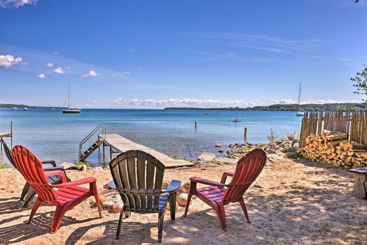 Quaint Studio With Shared Beach Walk To Suttons Bay Exterior photo